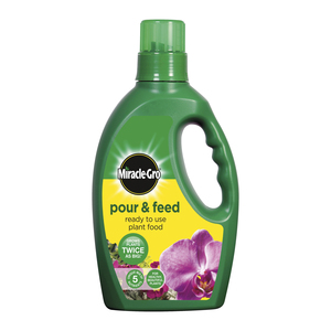 Miracle Gro Pour and Feed 1L